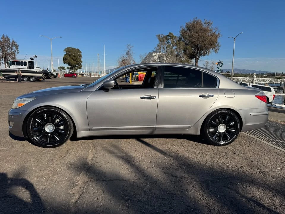 2010 Hyundai Genesis - Image 5 of 20