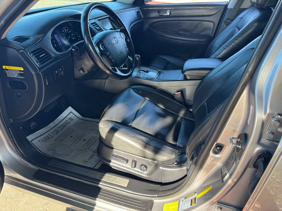 2010 Hyundai Genesis - Image 11 of 20