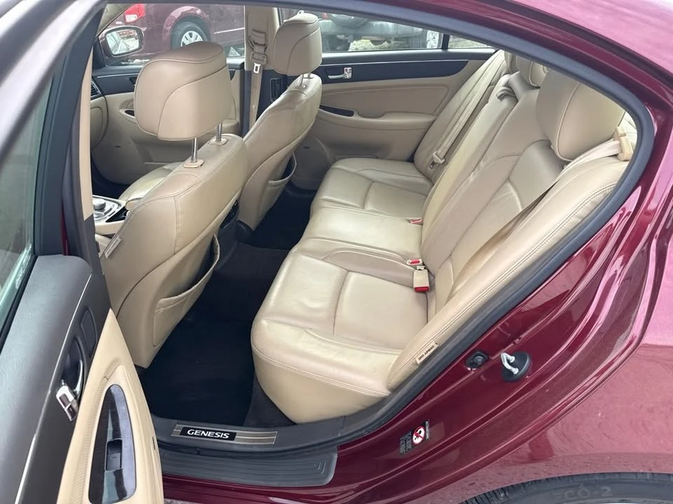 2010 Hyundai Genesis - Image 12 of 15