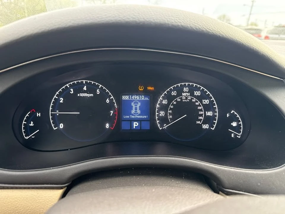 2010 Hyundai Genesis - Image 13 of 15