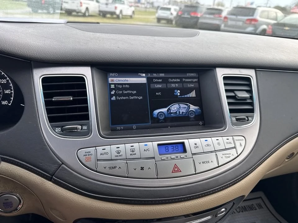 2010 Hyundai Genesis - Image 15 of 16