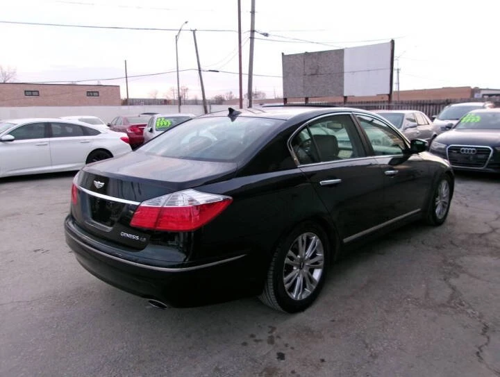 2010 Hyundai Genesis - Image 6 of 17