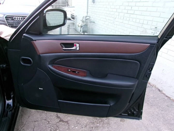 2010 Hyundai Genesis - Image 17 of 17