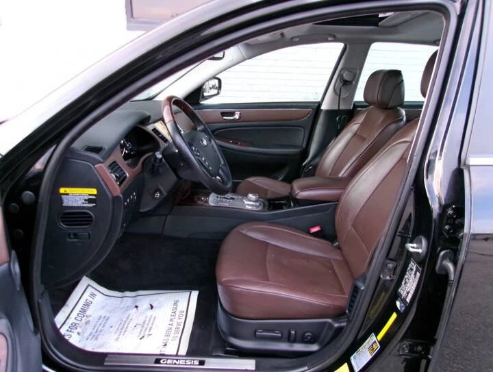 2010 Hyundai Genesis - Image 10 of 17