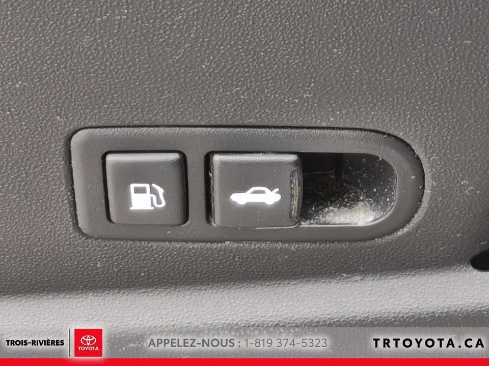 2010 Hyundai Genesis - Image 16 of 20