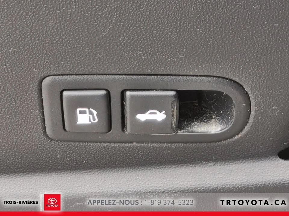 2010 Hyundai Genesis - Image 16 of 20