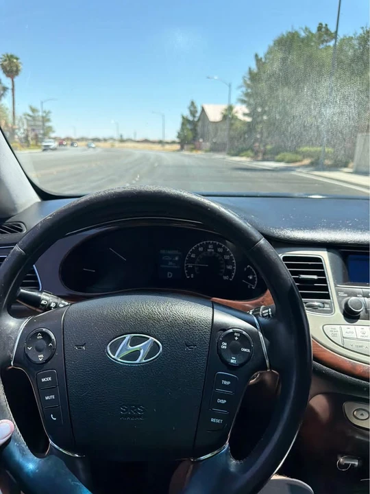 2010 Hyundai Genesis - Image 6 of 10