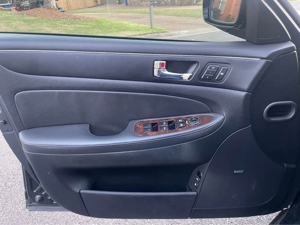 2010 Hyundai Genesis - Image 7 of 18