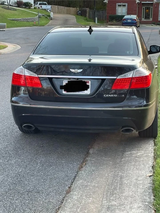2010 Hyundai Genesis - Image 2 of 18