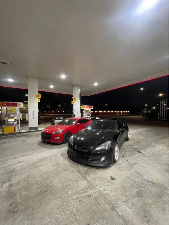 2010 Hyundai Genesis Coupe - Image 10 of 11
