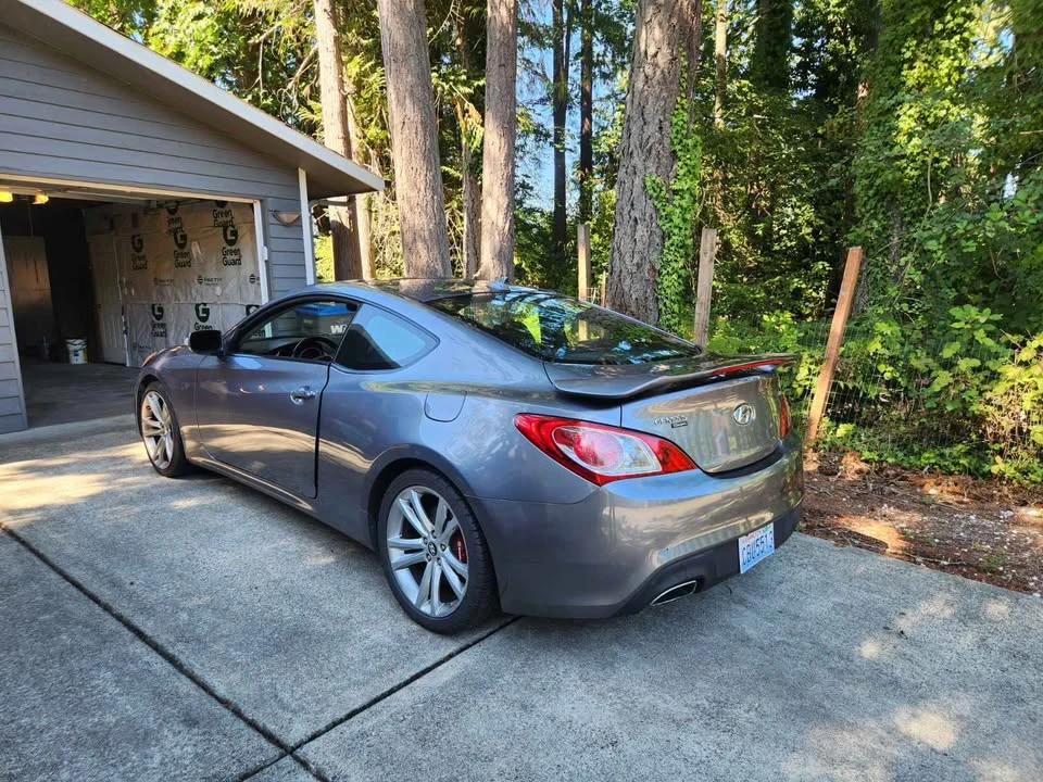 2010 Hyundai Genesis Coupe - Image 4 of 7