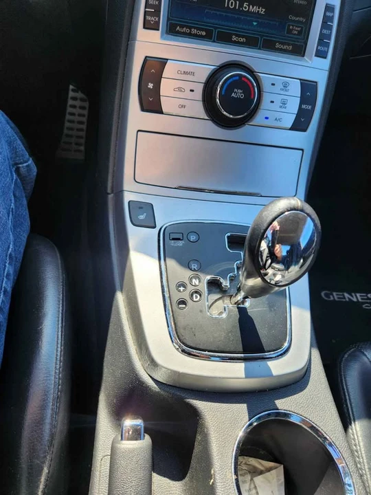 2010 Hyundai Genesis Coupe - Image 7 of 7
