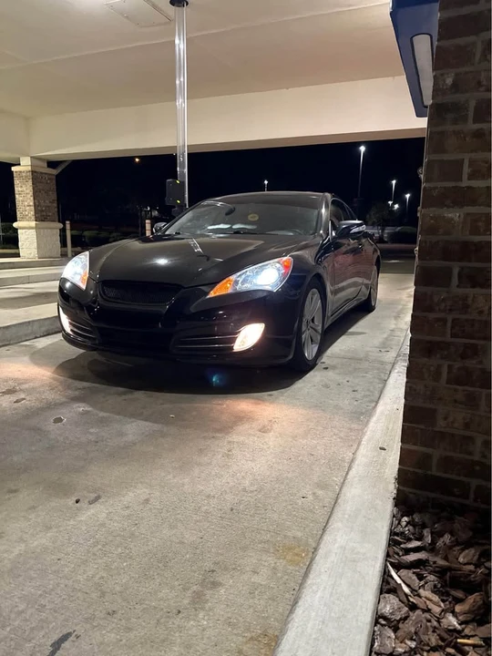 2010 Hyundai Genesis Coupe - Image 3 of 4
