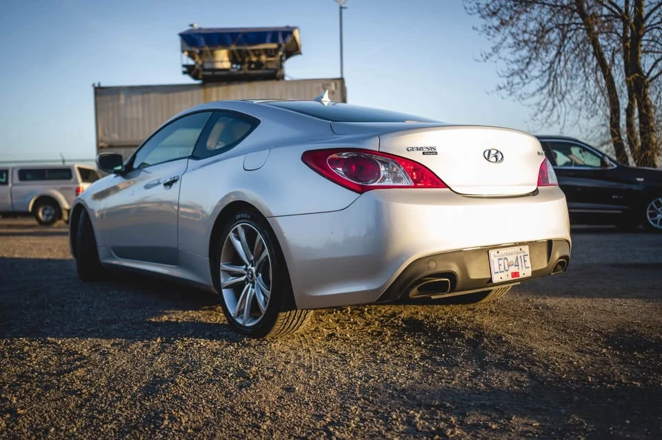 2010 Hyundai Genesis Coupe - Image 5 of 17