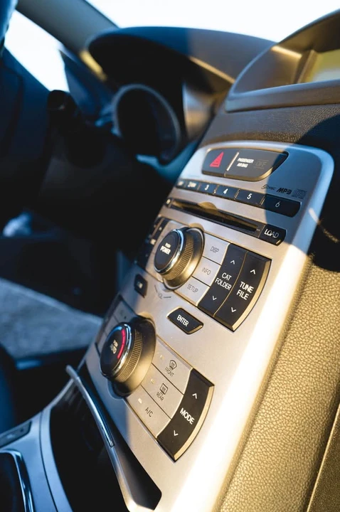2010 Hyundai Genesis Coupe - Image 12 of 17
