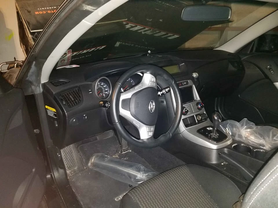 2010 Hyundai Genesis Coupe - Image 11 of 20