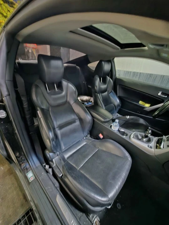 2010 Hyundai Genesis Coupe - Image 9 of 11