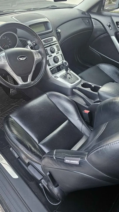 2010 Hyundai Genesis Coupe - Image 4 of 6