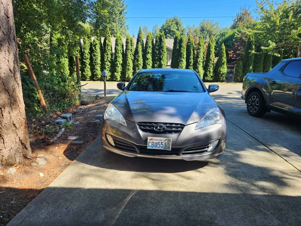 2010 Hyundai Genesis Coupe - Image 2 of 7