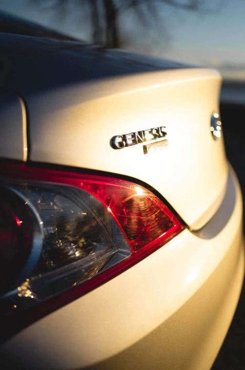 2010 Hyundai Genesis Coupe - Image 8 of 17