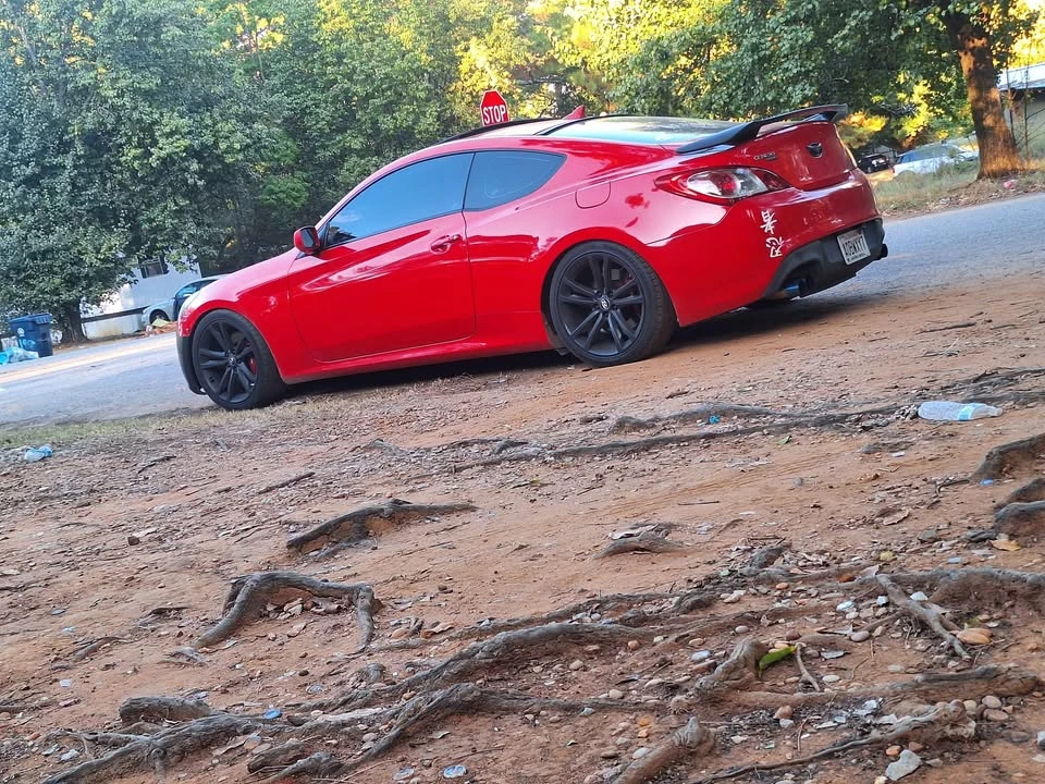 2010 Hyundai Genesis Coupe - Image 2 of 3