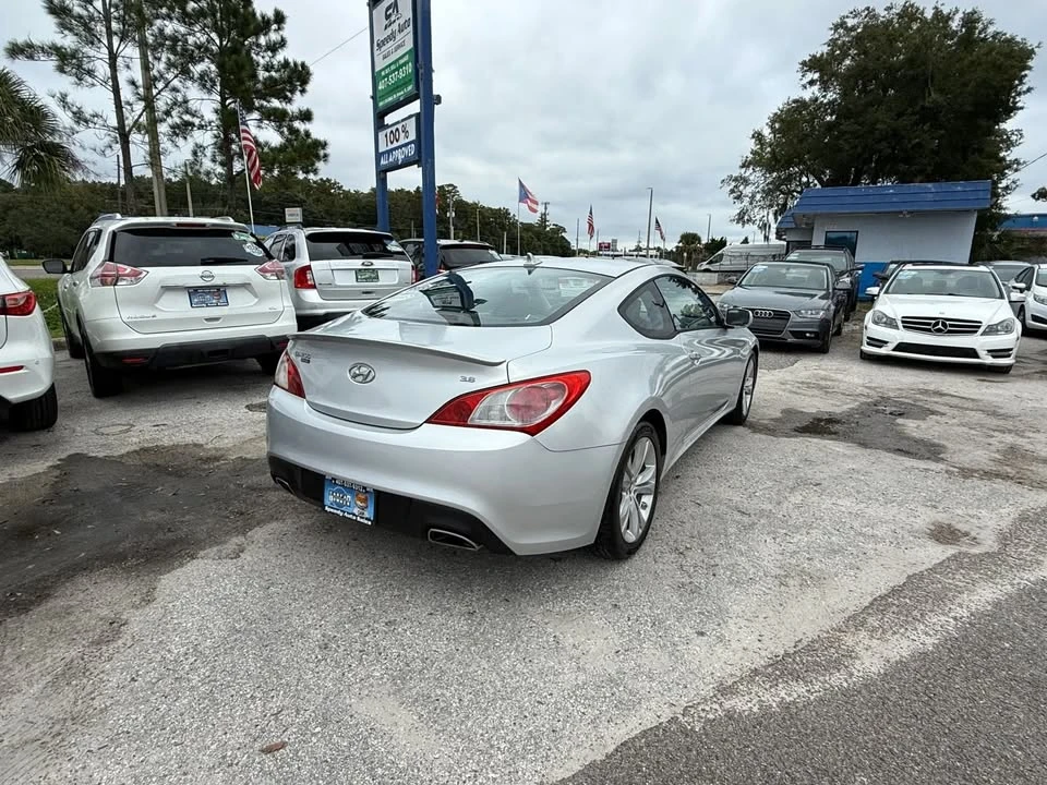 2010 Hyundai Genesis Coupe - Image 7 of 17