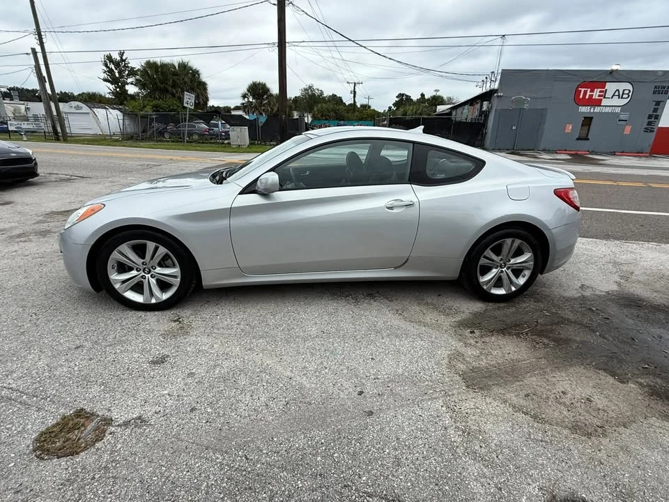 2010 Hyundai Genesis Coupe - Image 4 of 17