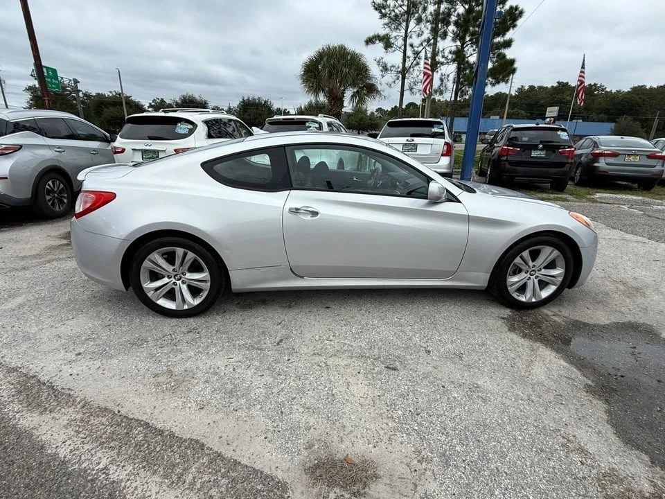 2010 Hyundai Genesis Coupe - Image 8 of 17