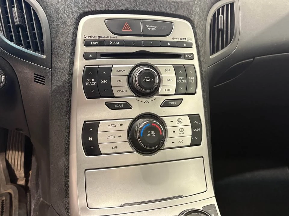 2010 Hyundai Genesis Coupe - Image 11 of 12