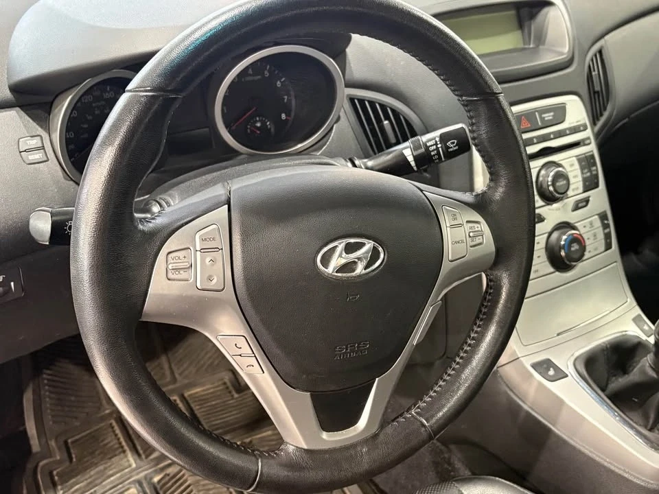 2010 Hyundai Genesis Coupe - Image 10 of 12