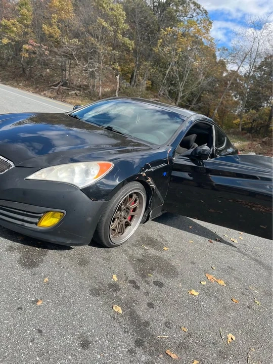 2010 Hyundai Genesis Coupe - Image 7 of 8