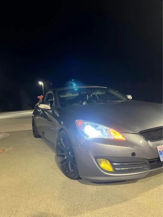 2010 Hyundai Genesis Coupe - Image 3 of 6