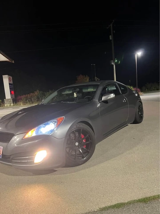 2010 Hyundai Genesis Coupe - Image 2 of 6