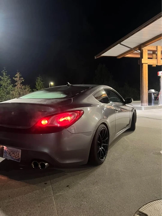 2010 Hyundai Genesis Coupe - Image 5 of 6