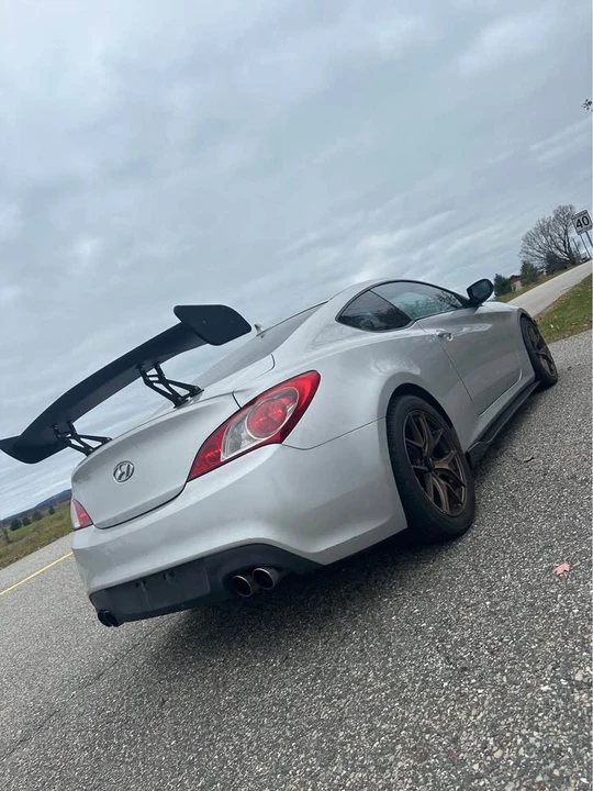 2010 Hyundai Genesis Coupe - Image 3 of 5