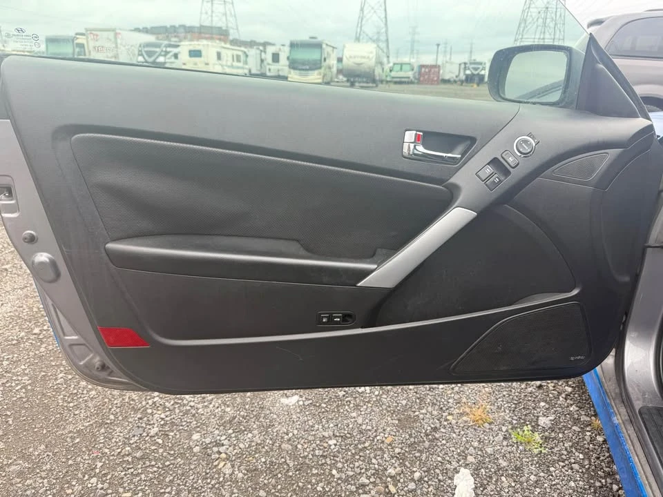 2010 Hyundai Genesis Coupe - Image 10 of 13