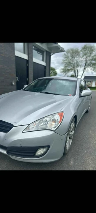 2010 Hyundai Genesis Coupe - Image 3 of 6