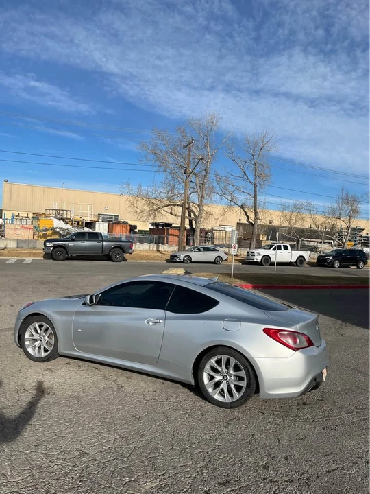2010 Hyundai Genesis Coupe - Image 5 of 10
