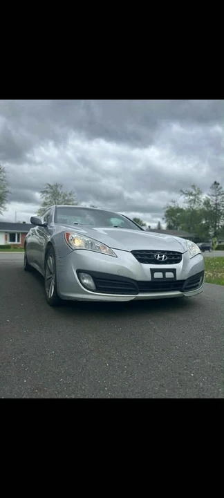 2010 Hyundai Genesis Coupe - Image 2 of 6