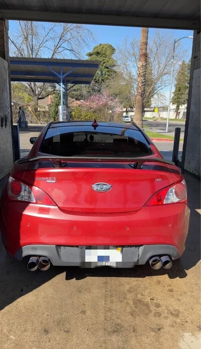 2010 Hyundai Genesis Coupe - Image 5 of 8