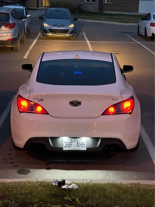2010 Hyundai Genesis Coupe - Image 8 of 8