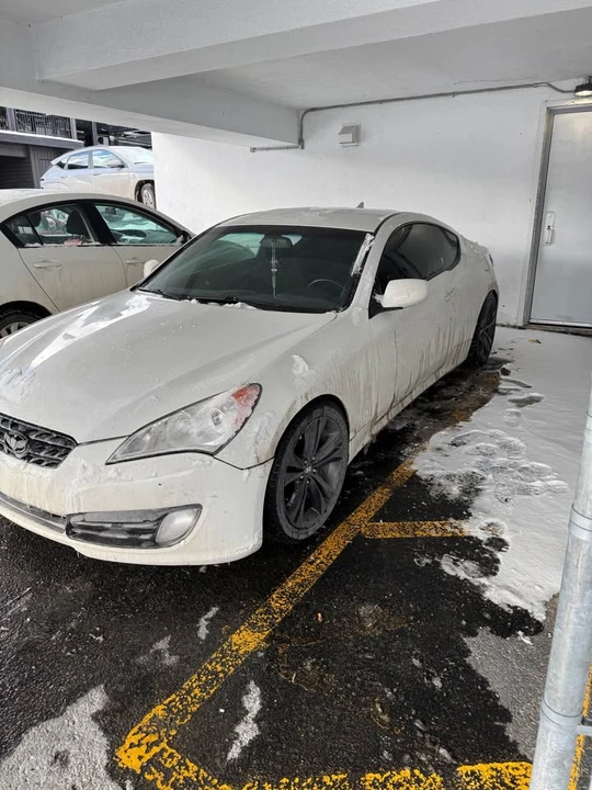 2010 Hyundai Genesis Coupe - Image 5 of 8