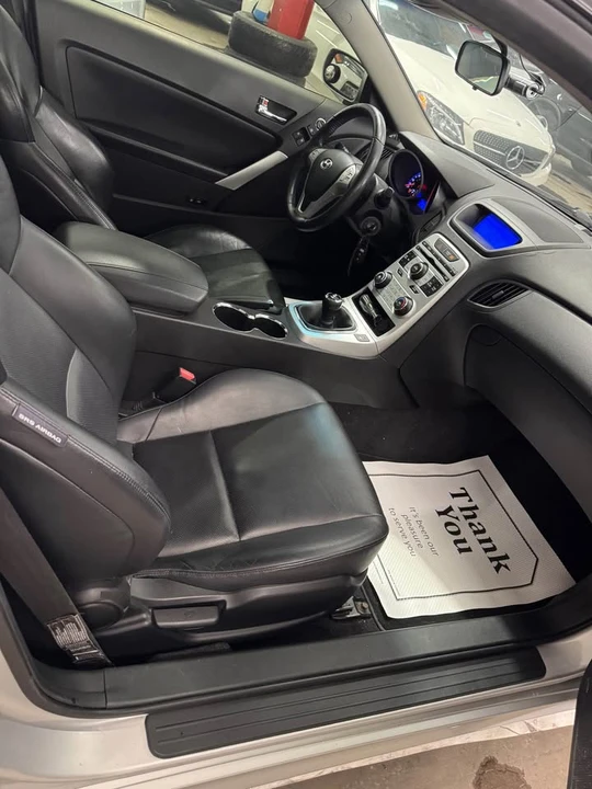 2010 Hyundai Genesis Coupe - Image 9 of 16
