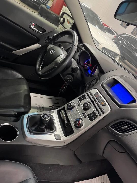 2010 Hyundai Genesis Coupe - Image 10 of 16