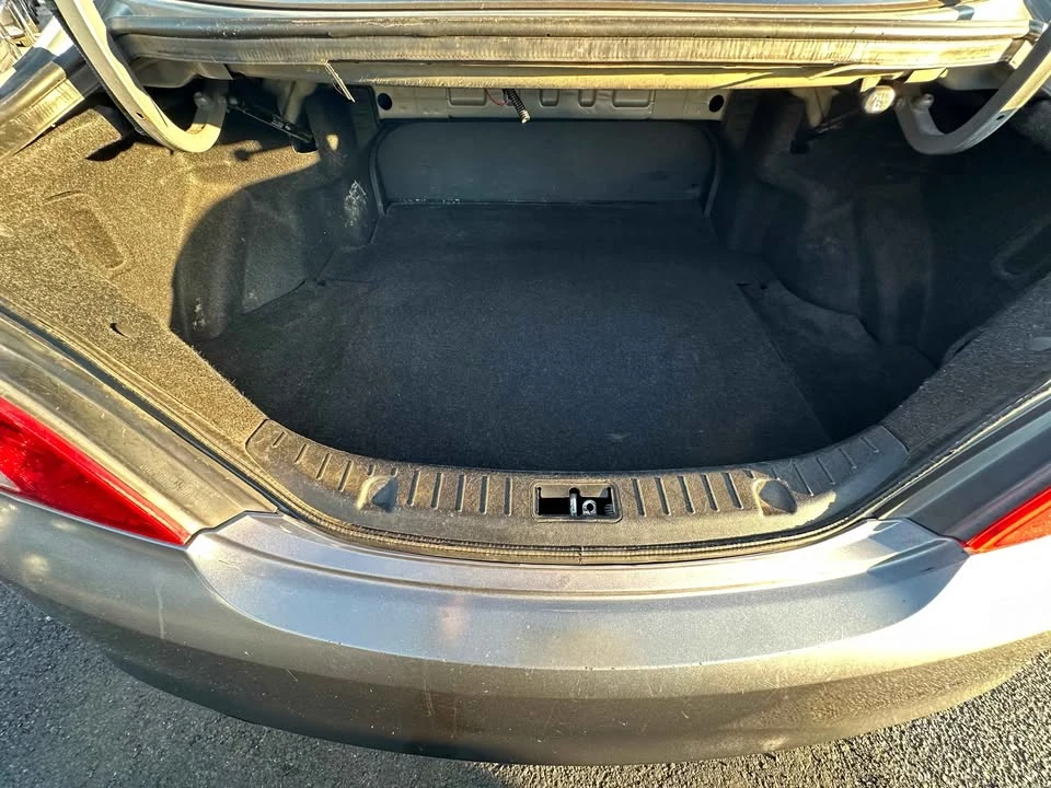 2010 Hyundai Genesis Coupe - Image 5 of 11