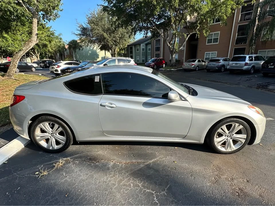 2010 Hyundai Genesis Coupe - Image 3 of 10