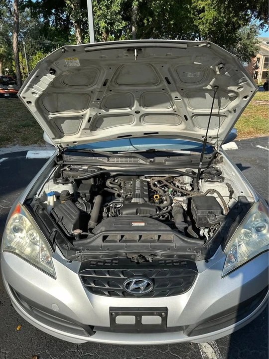 2010 Hyundai Genesis Coupe - Image 10 of 10