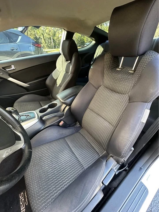2010 Hyundai Genesis Coupe - Image 7 of 10