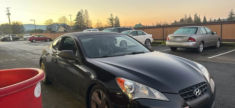 2010 Hyundai Genesis Coupe - Image 2 of 5