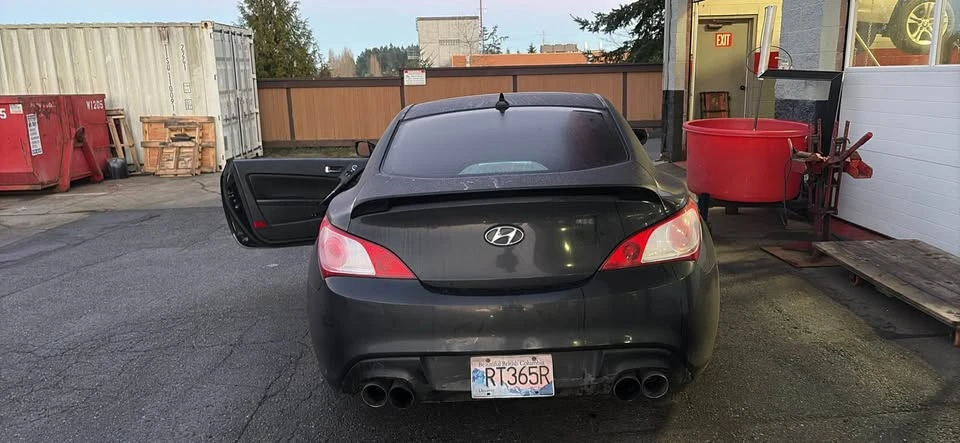 2010 Hyundai Genesis Coupe - Image 4 of 5